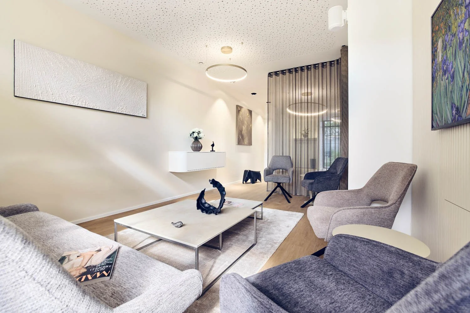 Innenarchitektur Arztpraxis Ulm Lichtführung Wartebereich