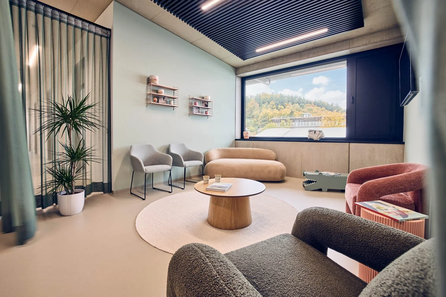 Praxisräume Chiemsee mit klarer Linienführung