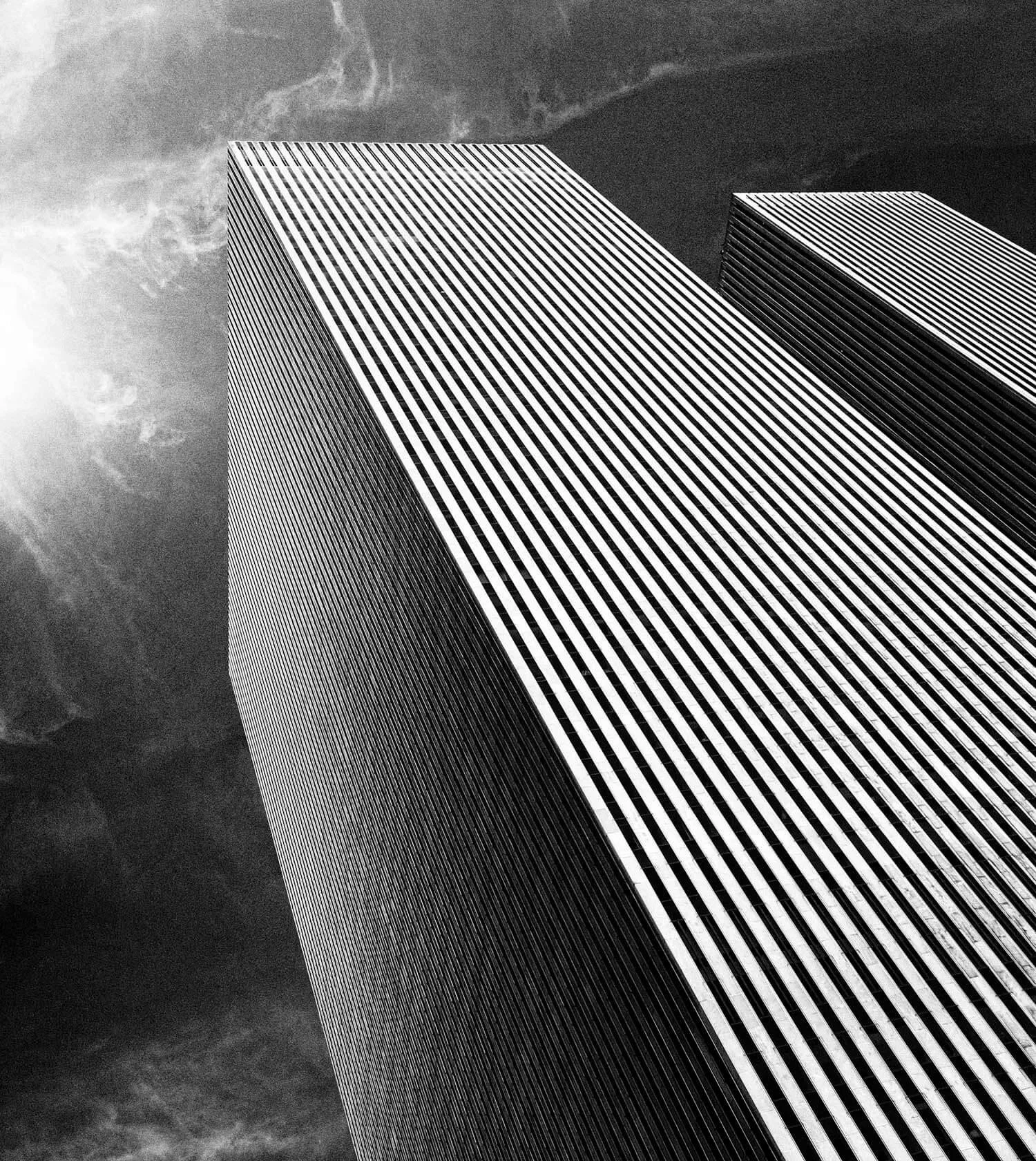 Hochhäuser mit starker Linienführung