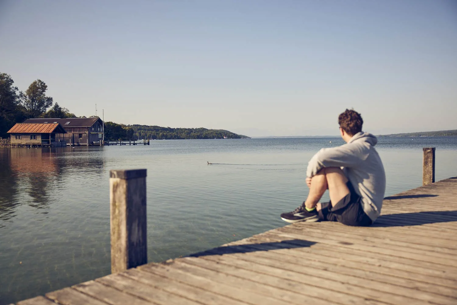 Uferbereich am Starnberger See mit Weitblick