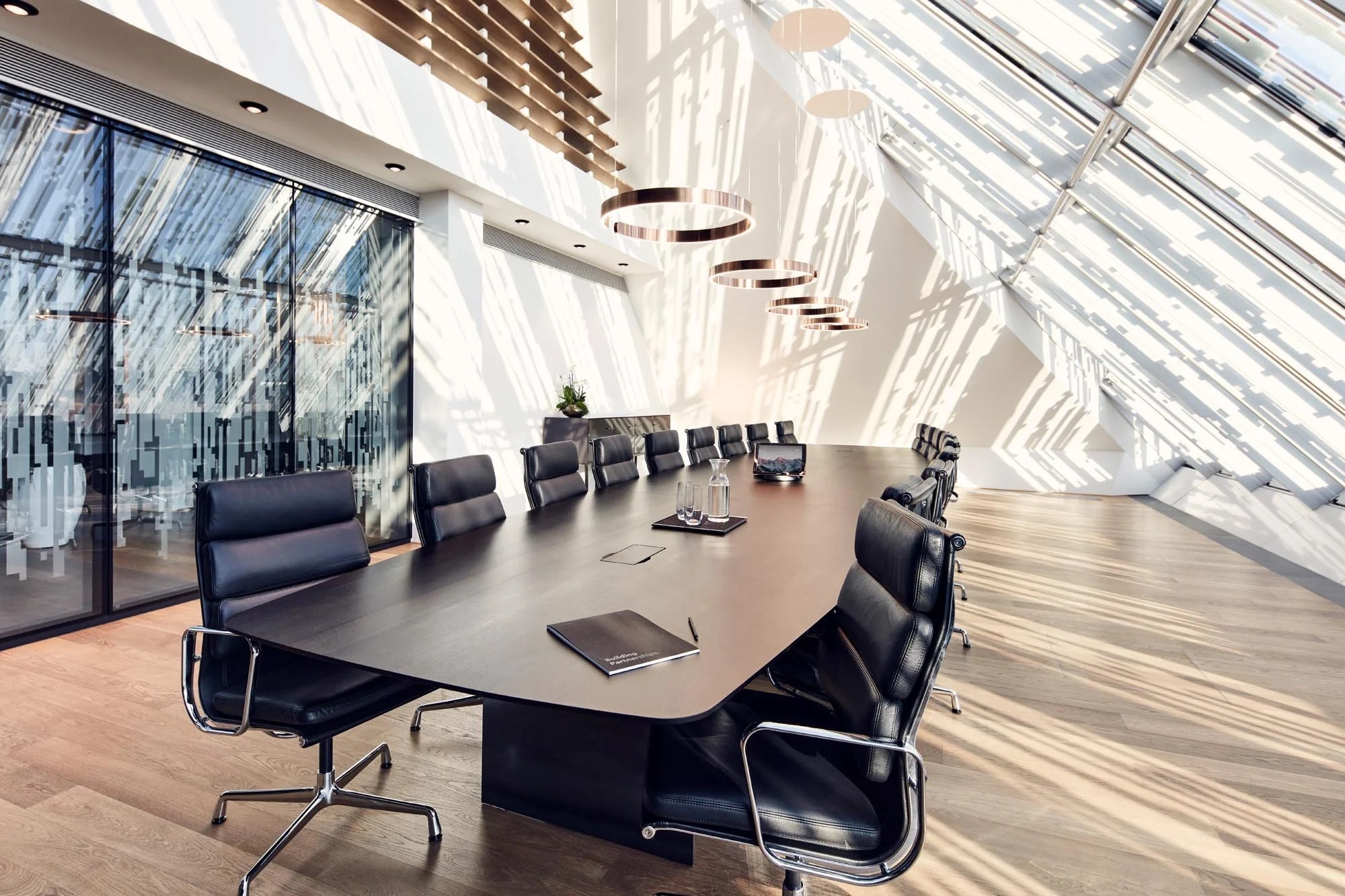 Arbeitswelten einer Kanzlei in München – moderne Büroarchitektur