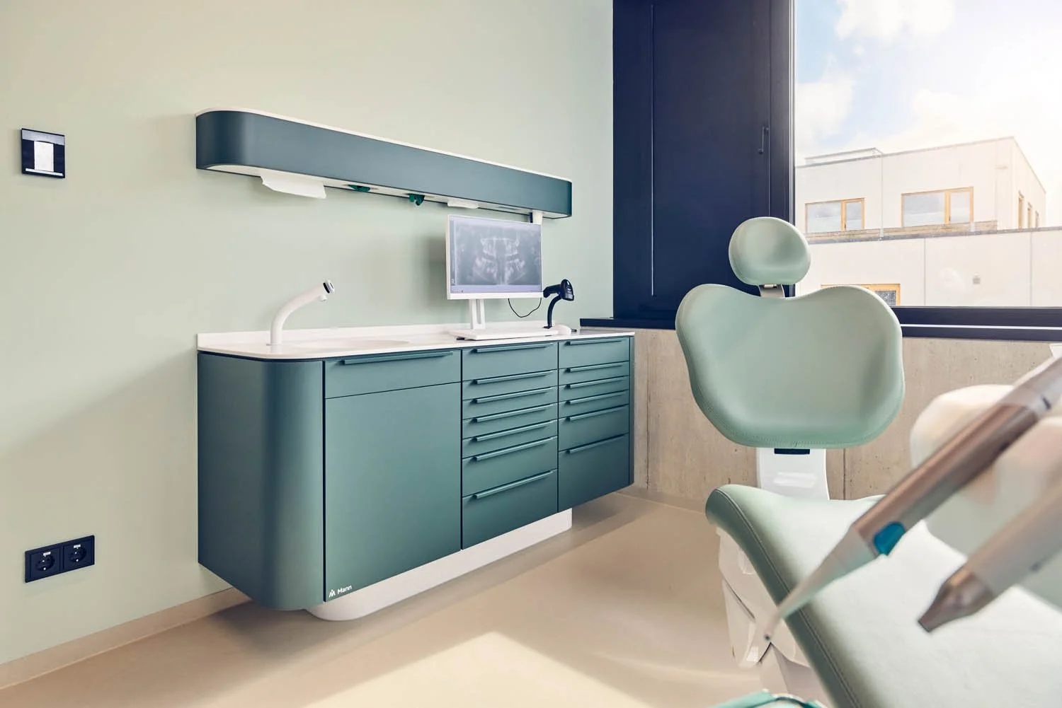 Medizinischer Innenraum mit reduzierter Gestaltung