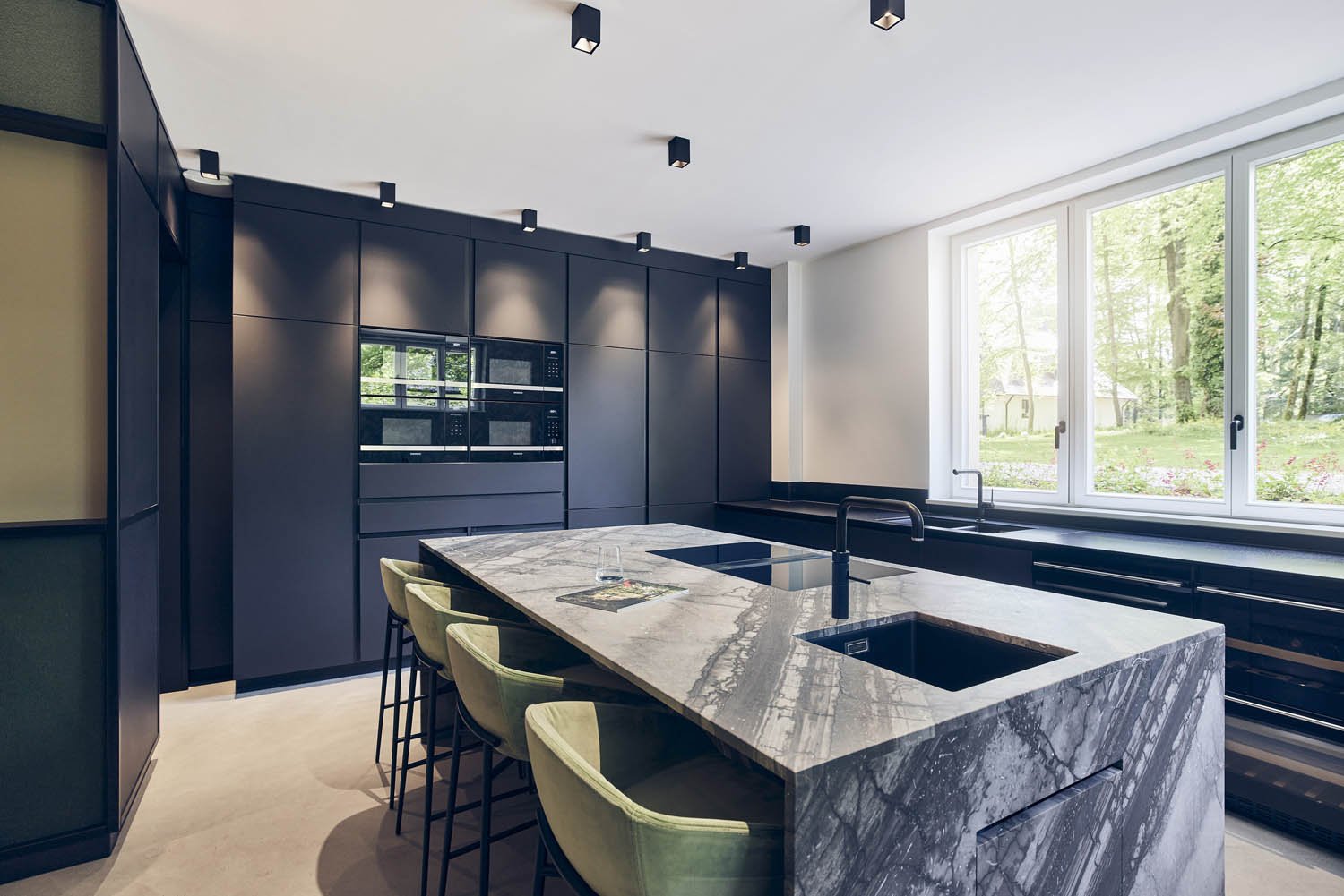 Architektur und Büroräume in einer sanierten Stadtvilla in Grünwald