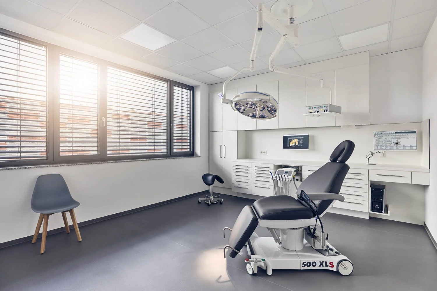 Zahnarztpraxis Stuttgart funktionaler OP-Raum