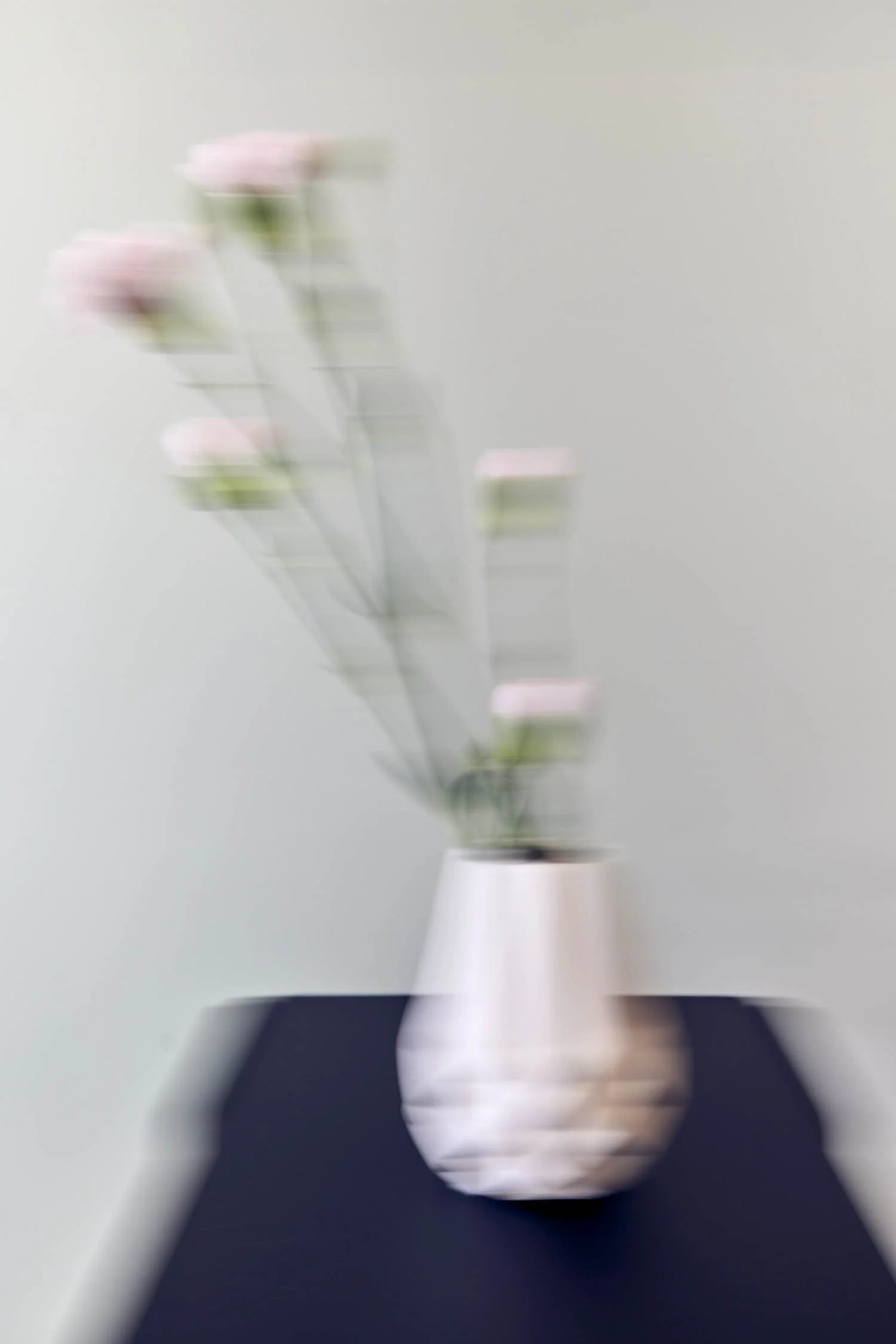 Blumenstrauß in Vase -Moderne Hausarztpraxis Innenraumstruktur