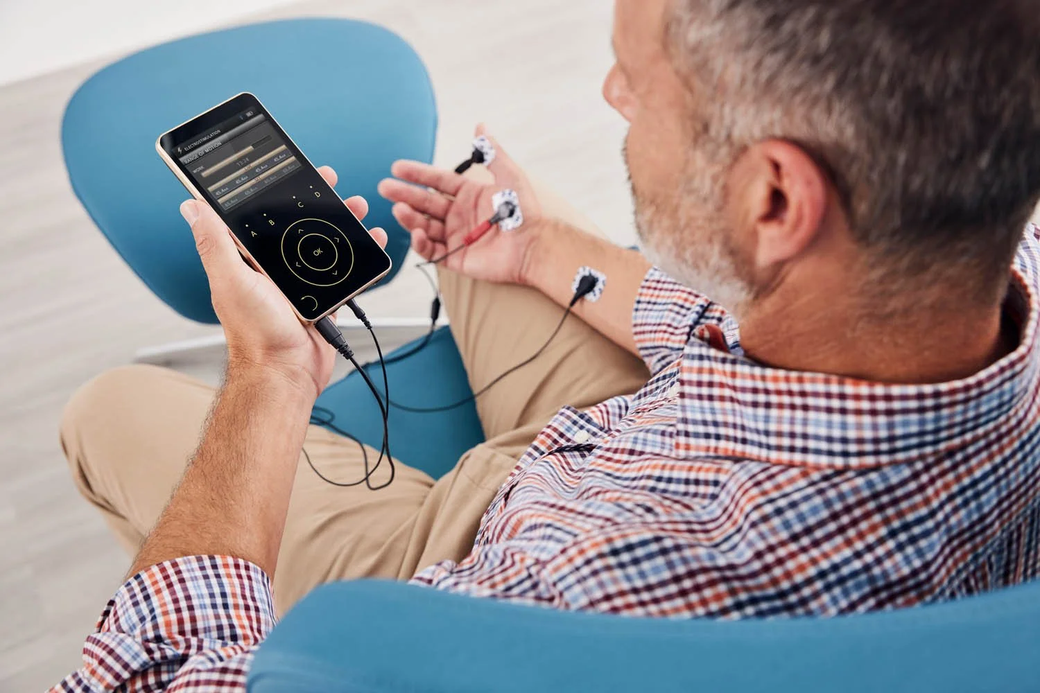 Anwendung moderner Medizintechnik bei der Untersuchung eines Patienten