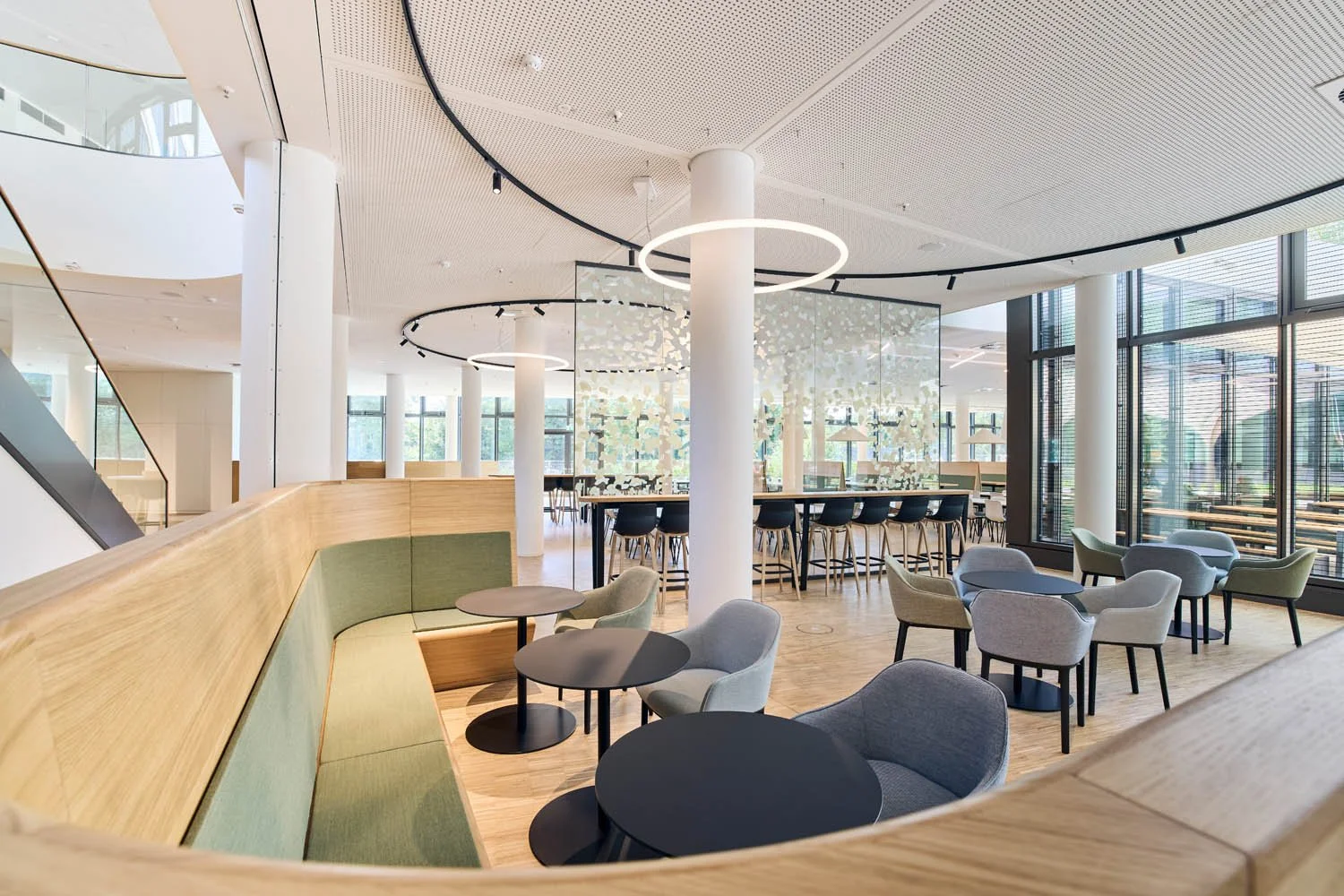 Architektur Unternehmensgebäude Stuttgart moderne Bauweise