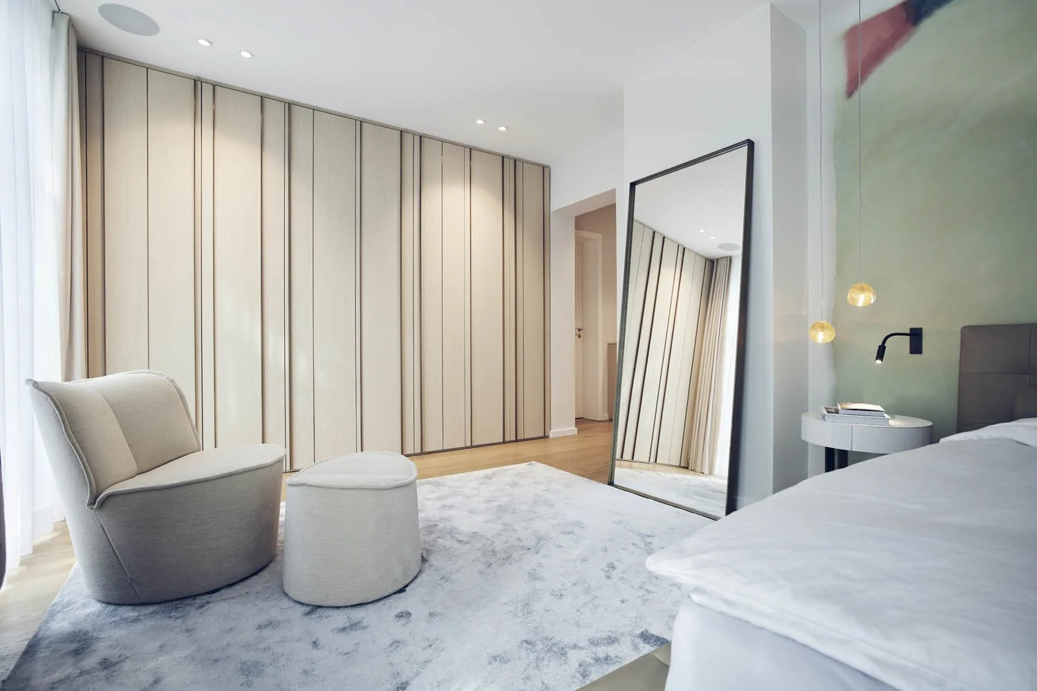 Ein modernes Schlafzimmer Innenarchitektur Stadtvilla Grünwald Raumproportionen