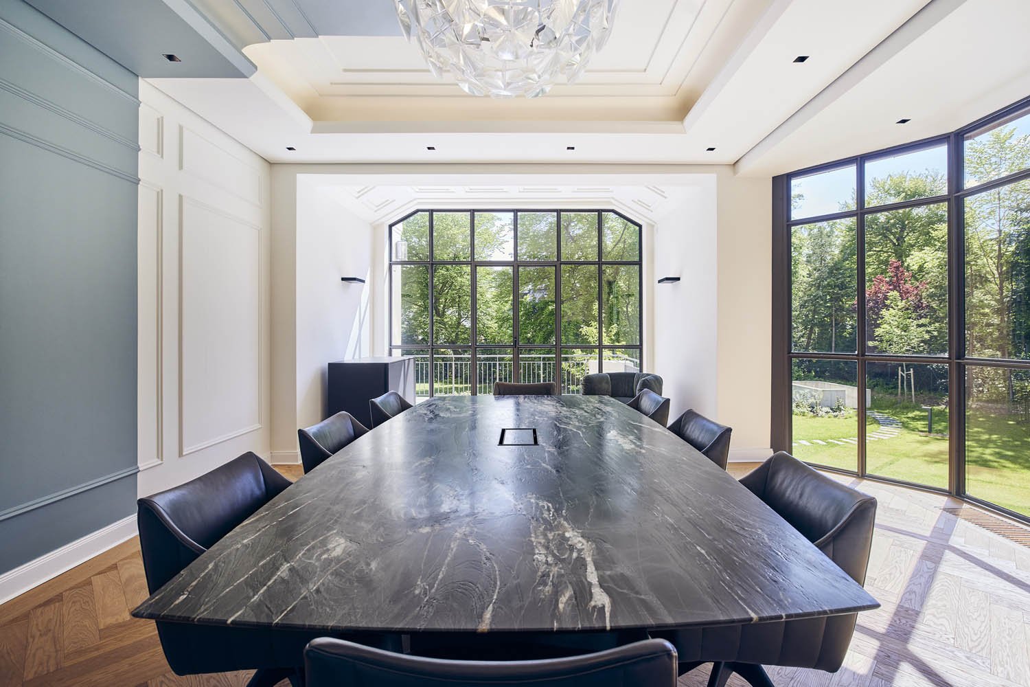 Klassische Villenarchitektur in Grünwald bei München – Architekturfotografie Bürostandort