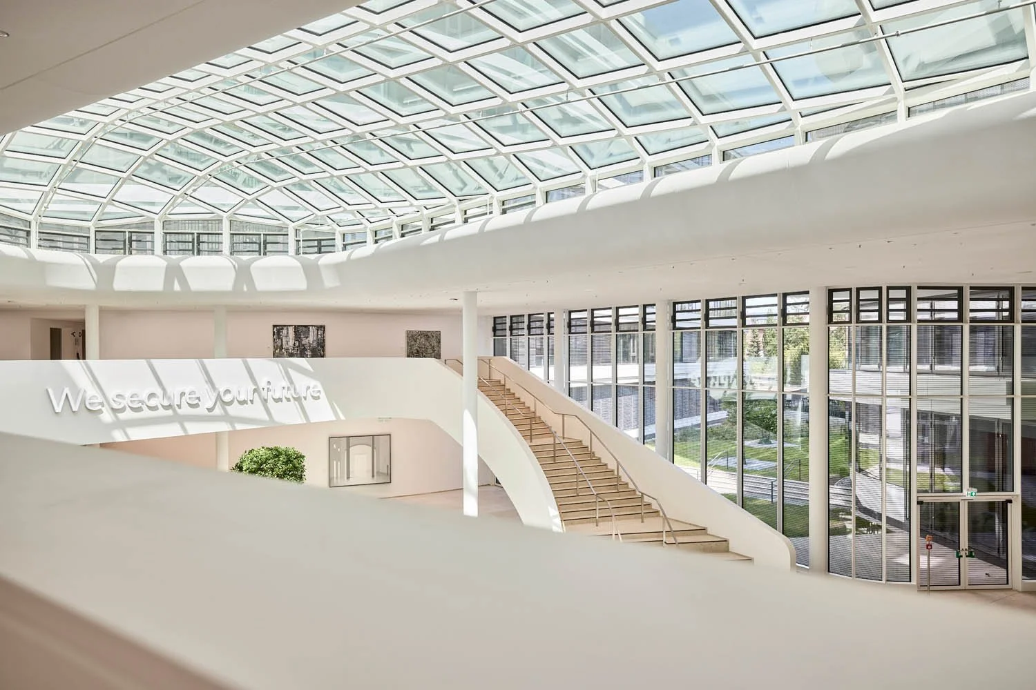 Innenarchitektur eines Neubaus für ein Versicherungsunternehmen in Stuttgart – Architekturfotografie moderner Arbeitswelten