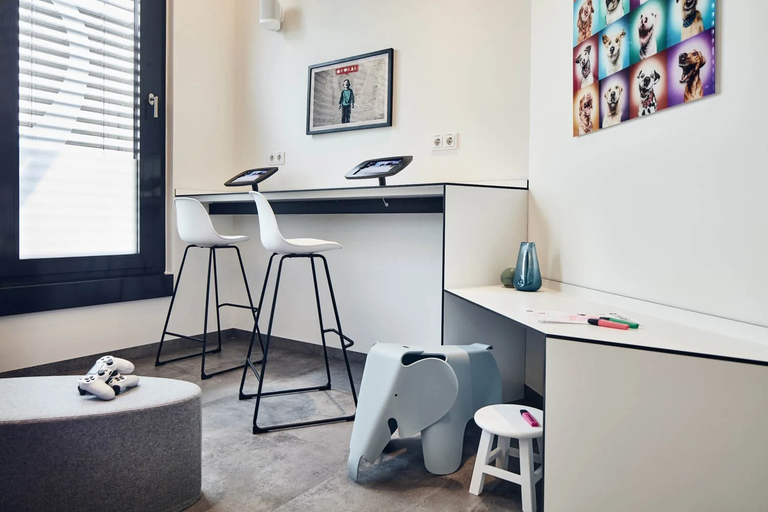 Medizinisches Wartezimmer kindgerecht gestaltet