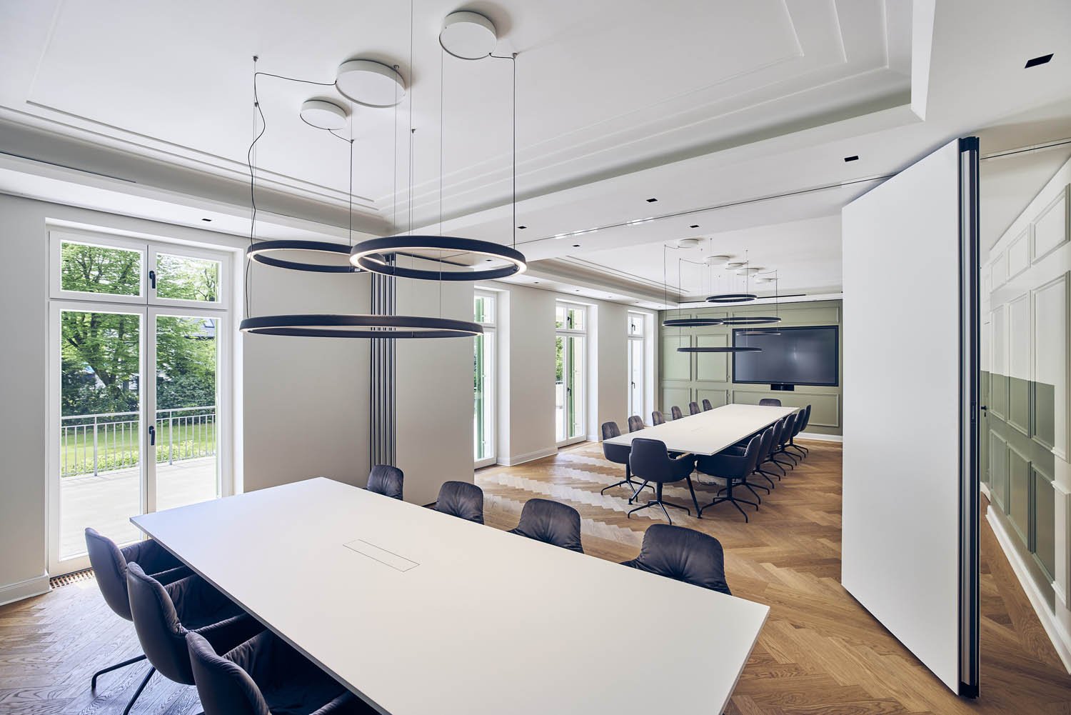 Bürointerieur in einer historischen Villa in Grünwald bei München – Architekturfotografie