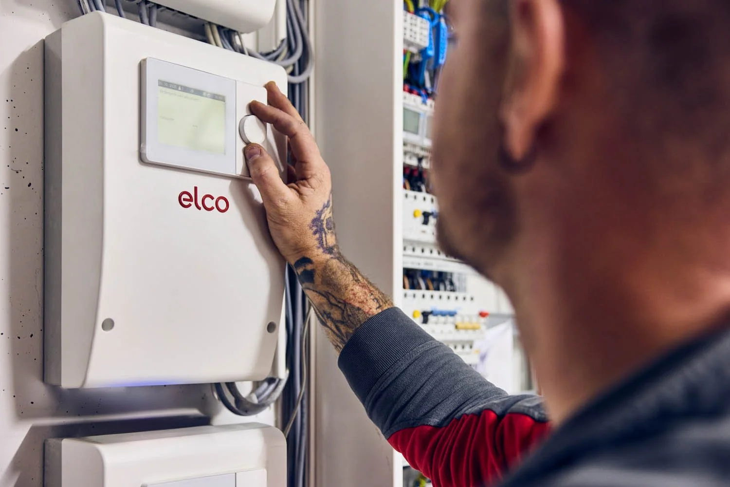 Facharbeiter bei Wartungsarbeit