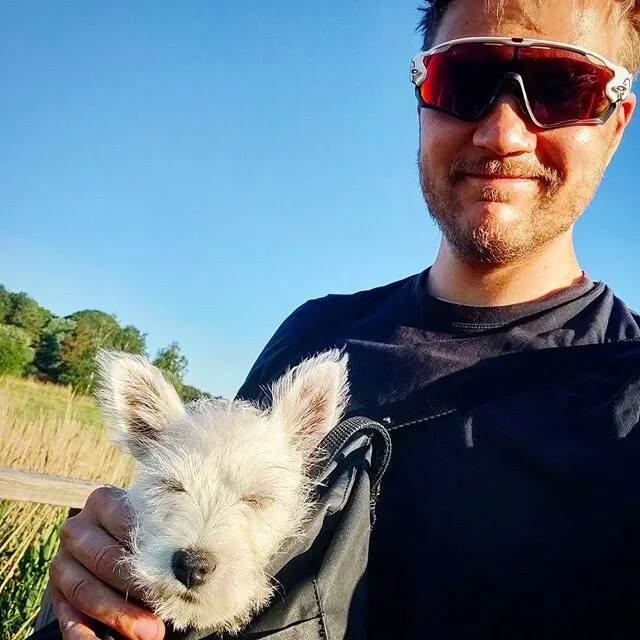 This is how we roll. @lunanaattori takes a nap while I'll take a hike! (Or a trek but u know). 🥁
.
.
.
.
.
.
#westie #westiegram #westiesofinstagram #westielove #westhighlandterrier #westielife #westies #dog #dogsofinstagram #dogs #puppy #dogst