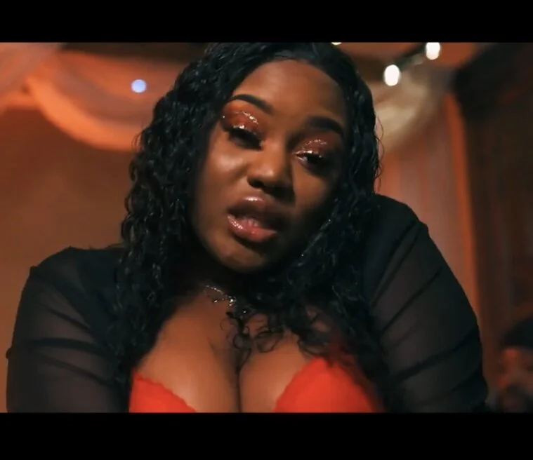 Kiki Ambrose - Numb (Video)