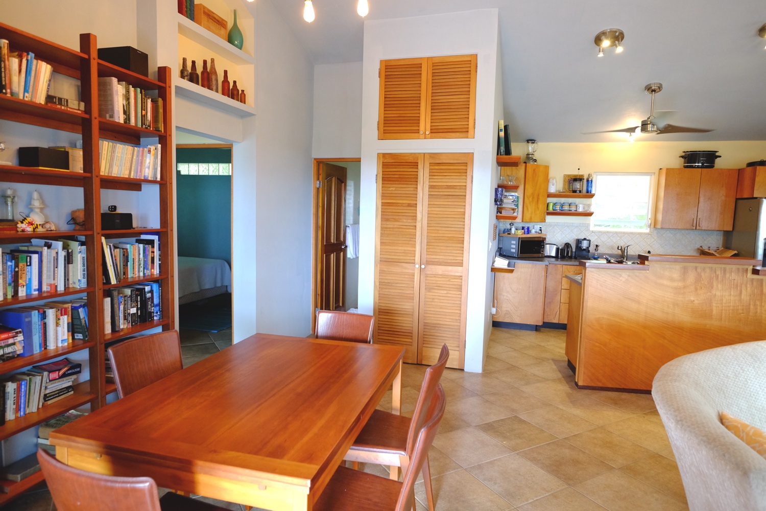 Limon dining table WO.jpg
