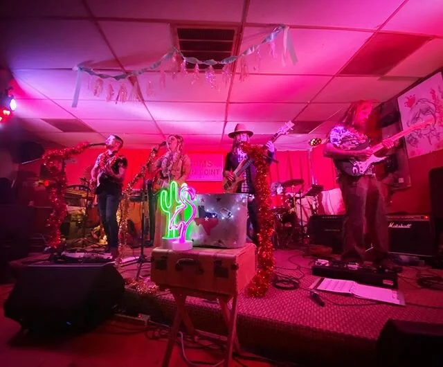 Wishing you an irie *No Snow Ball ThrowBack Sunday* 
@cowboyirie #julezbless