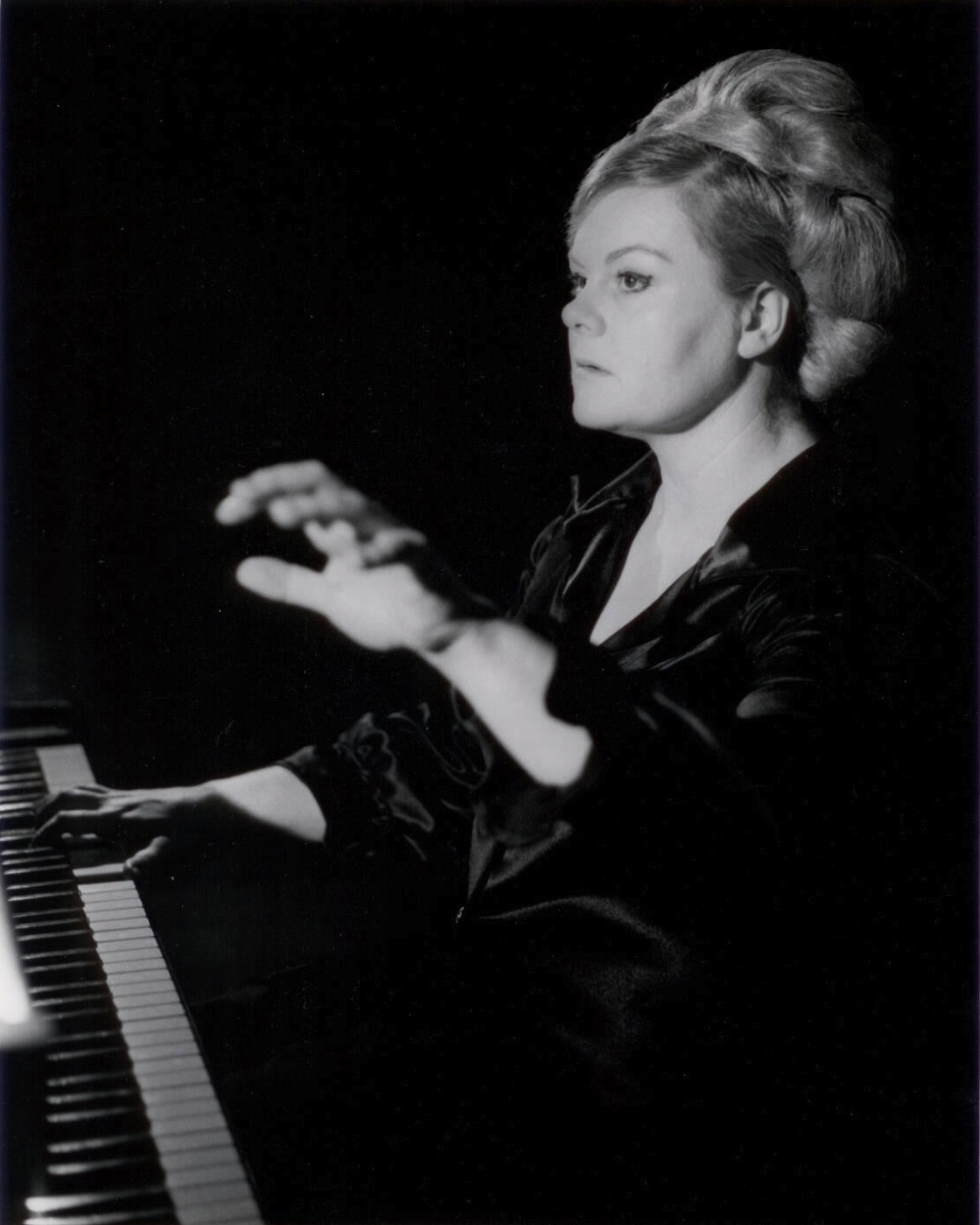 Joanna playing2.jpeg