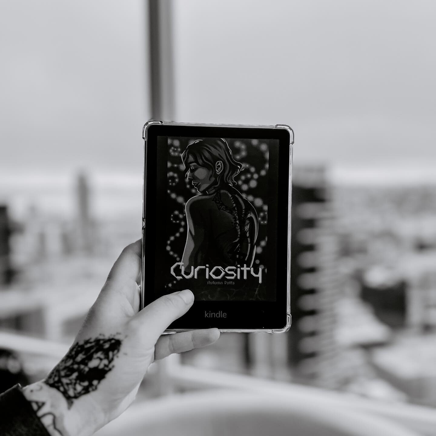 Curiosity by Autumn Potts (⭐️⭐️⭐️⭐️) is a sci-fi fantasy that fulfilled all of my mermaid dreams! Argent, Luna, and Doro (our MCs) are Merrens within the Oceania society, responsible for undertaking emergency responses to crises that happen. Almost i