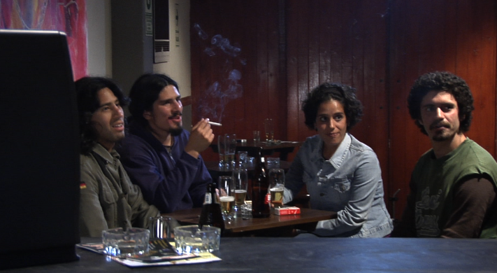 3 simios y chica.png