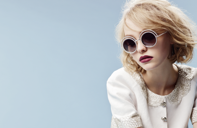gallery-1436993141-eyewear-the-pearl-collection-ad-campaign-by-karl-lagerfeld.png