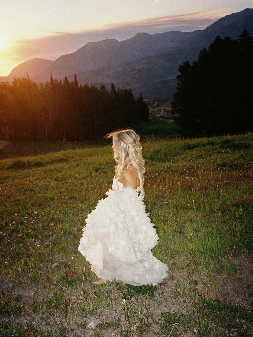 Golden hour film in Telluride @gorrono_ranch | Colorado film Photographer 

#35mm #telluride #tellurideweddingphotographer