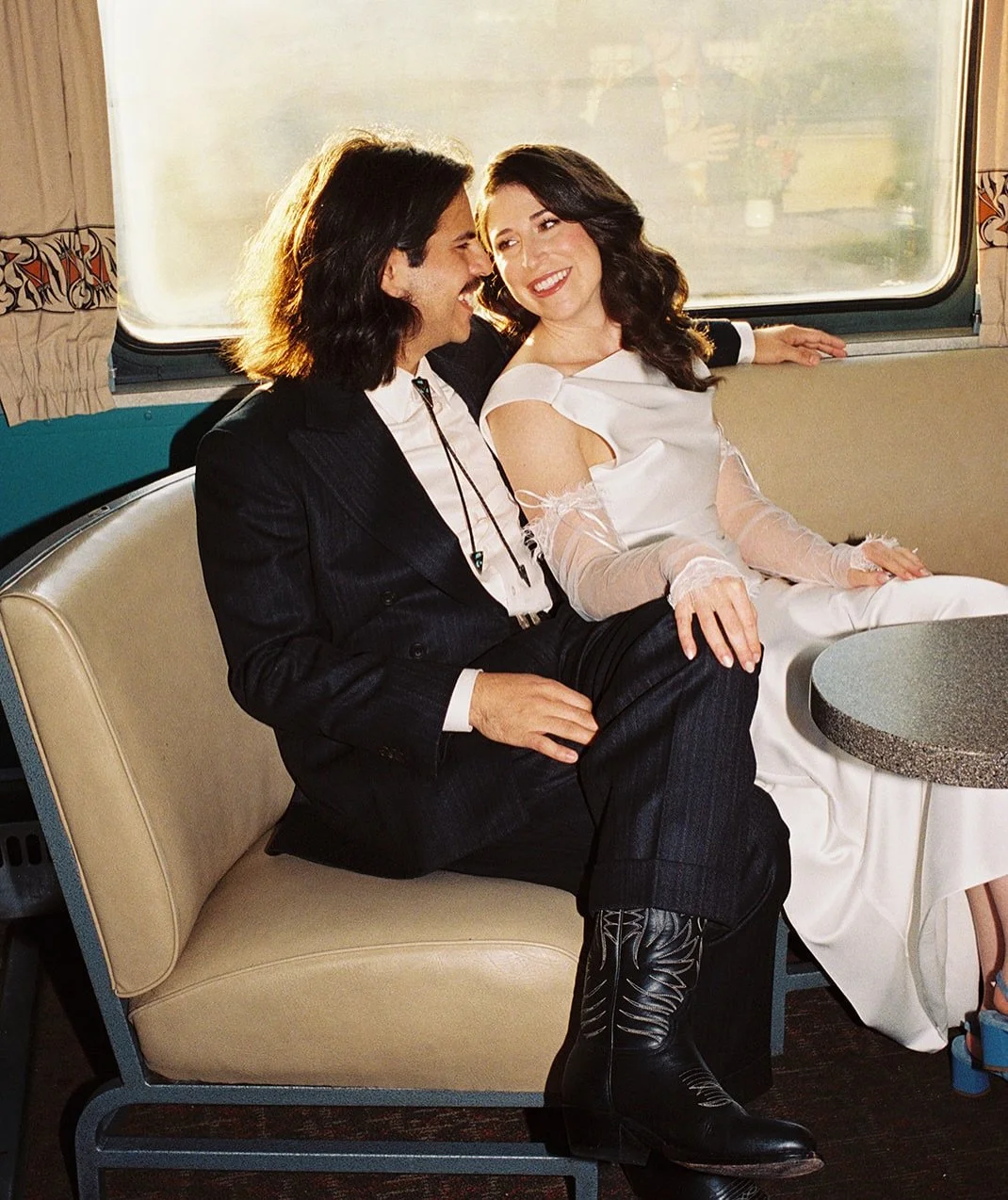 A few faves from this Santa Fe Wedding on 35mm Film  with the #leicam6 and #contaxg2 on #kodakportra400
#filmwedding #filmweddingphotographer 

It&rsquo;s not everyday you get to photograph a sunset wedding that takes place on a flatbed train car jus
