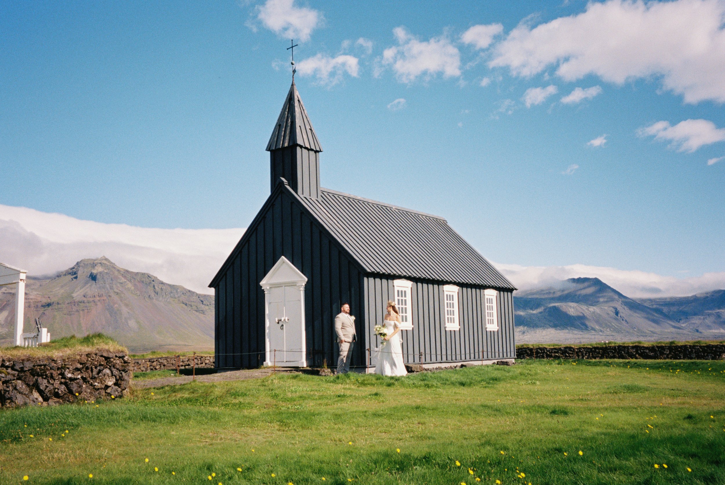 35mm film wedding photos captured with Leica M6