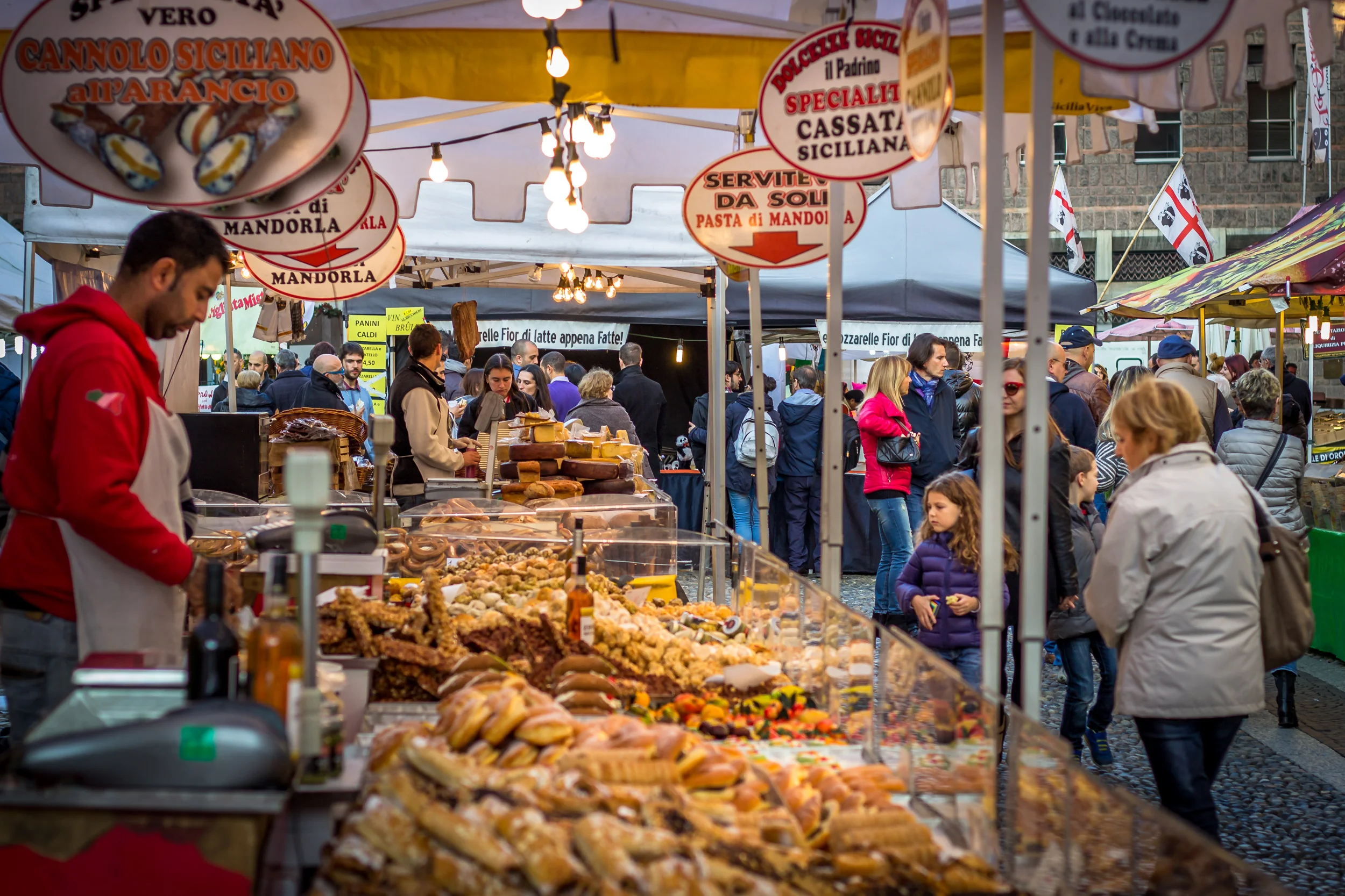 Even in market squares payment cards are often accepted but customers prefer cash.