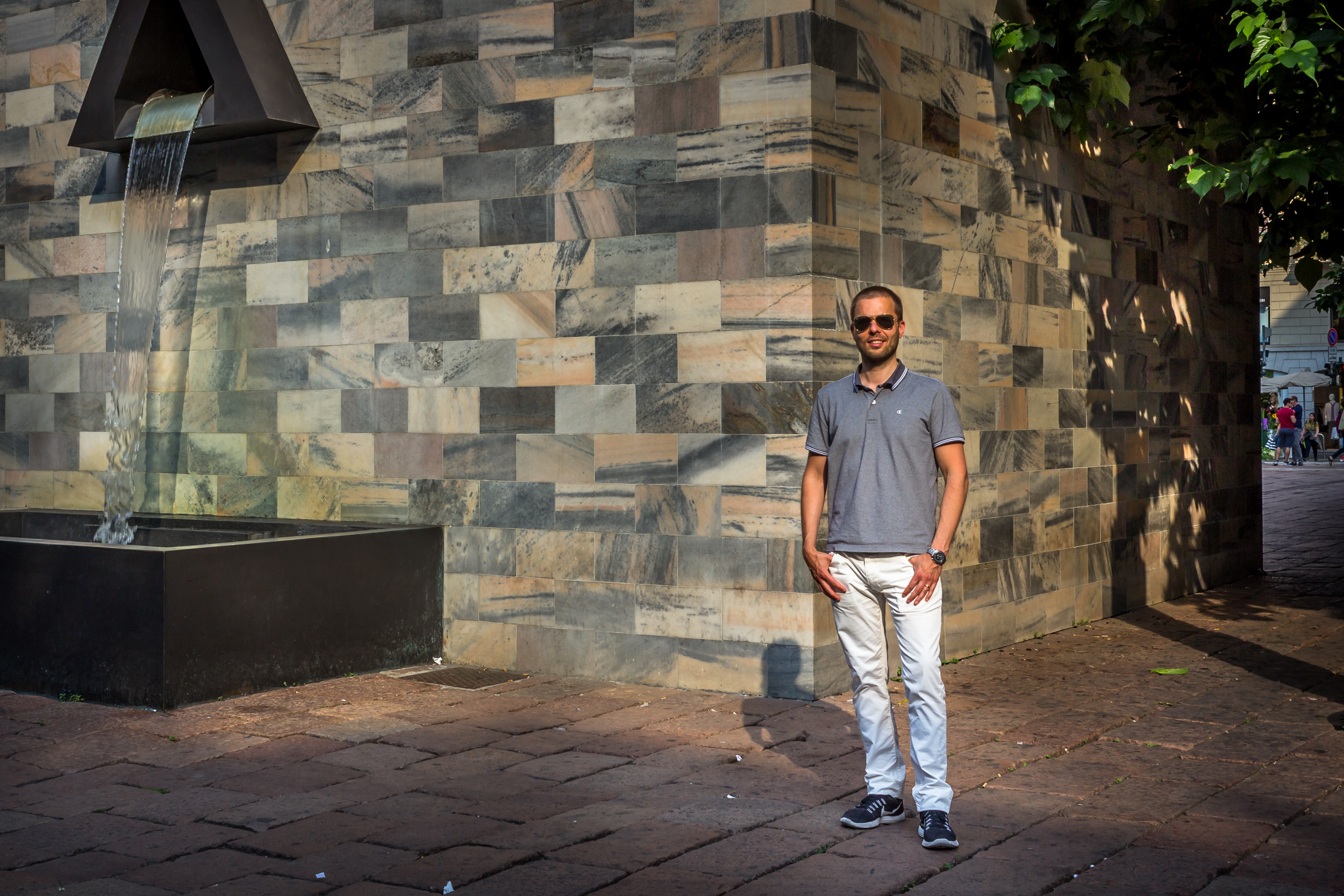 Last days in Milan. Here in front of the Monumento a Sandro Pertini .
