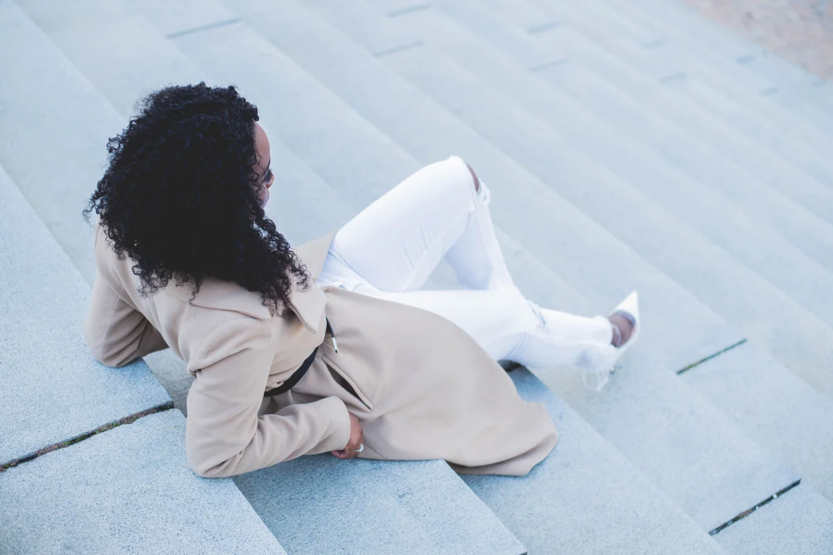 The_Glossier_Tasha_James_Style_Fashion_Blogger_Kim_Kardashian_Camel_Coat_White_Monochromatic_DC-14