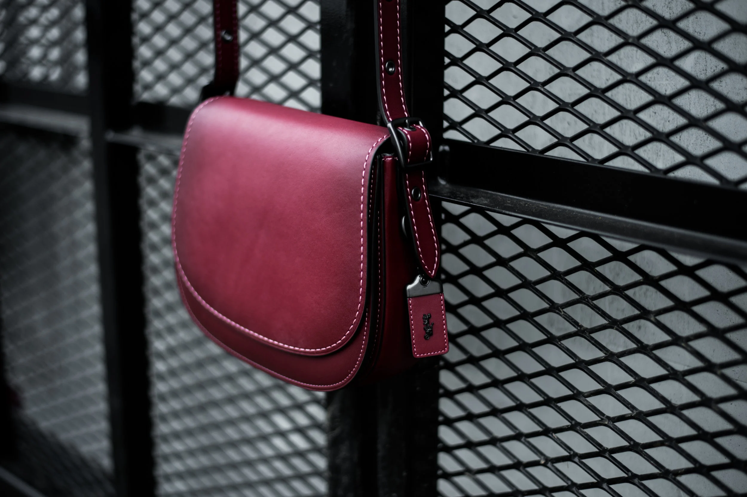 Saddle Bag 23: First introduced in 1972 and beloved throughout the years, the simple and timeless Coach Saddle Bag is luxuriously updated for the 21st century in very refined glovetanned leather with a soft leather lining and pop-color contrast stitching.