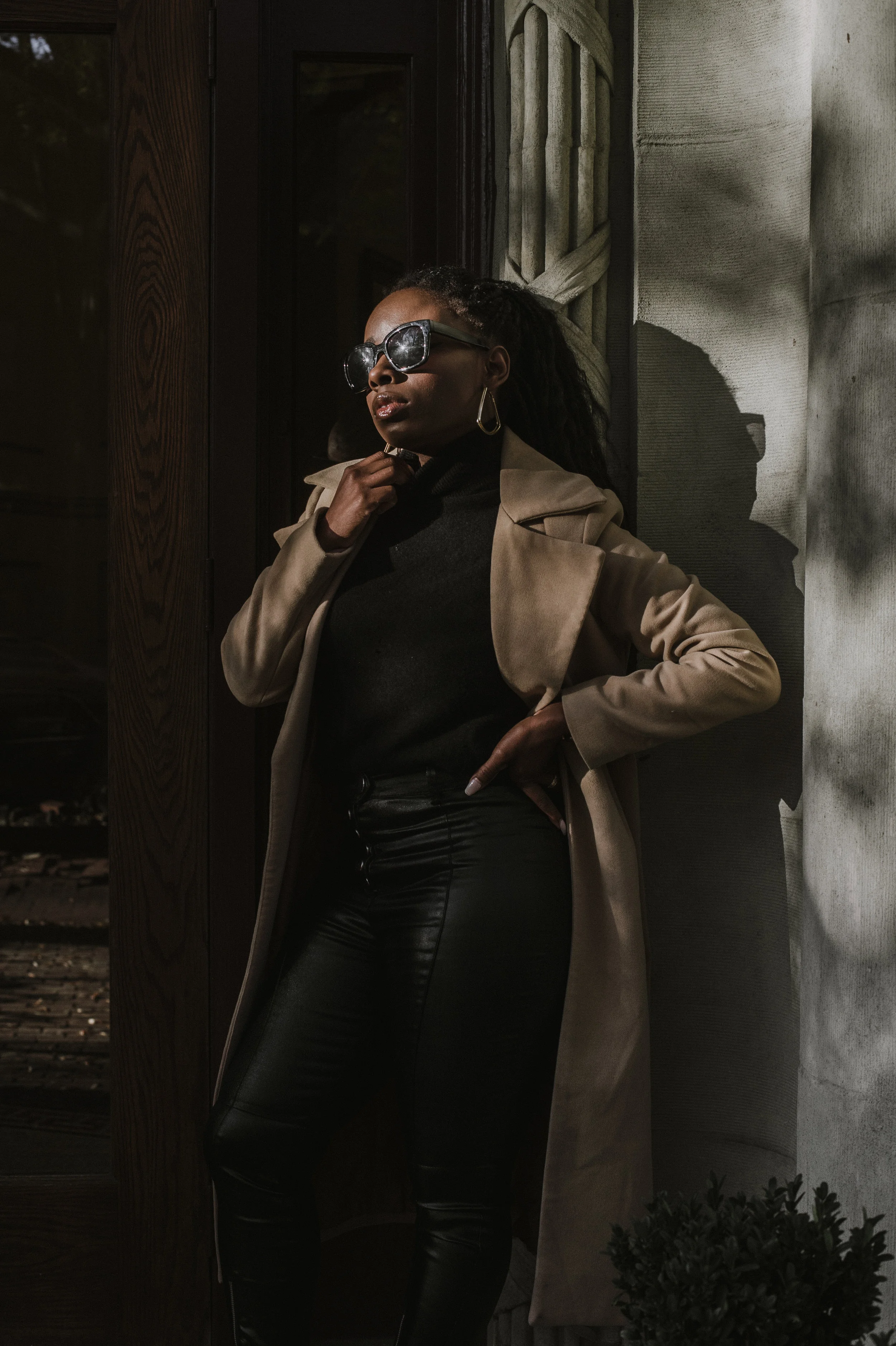 The-Glossier-Tasha-James-Fashion-Style-Blogger-DC-Winter-Coat-All-Black-30.jpg