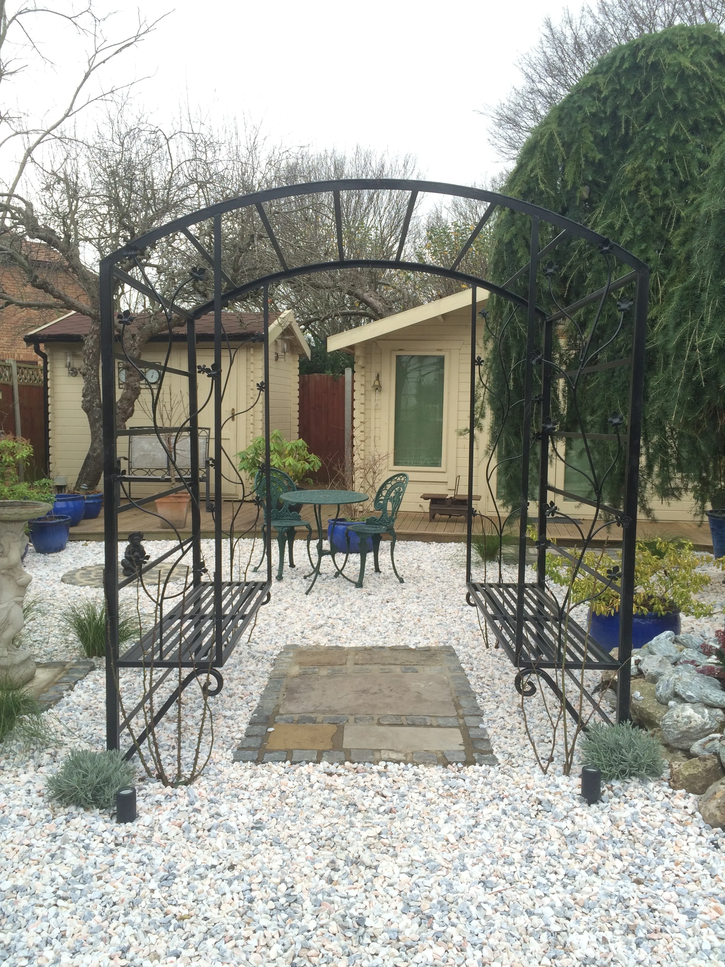  seated bespoke metal garden rose arbor&nbsp; 