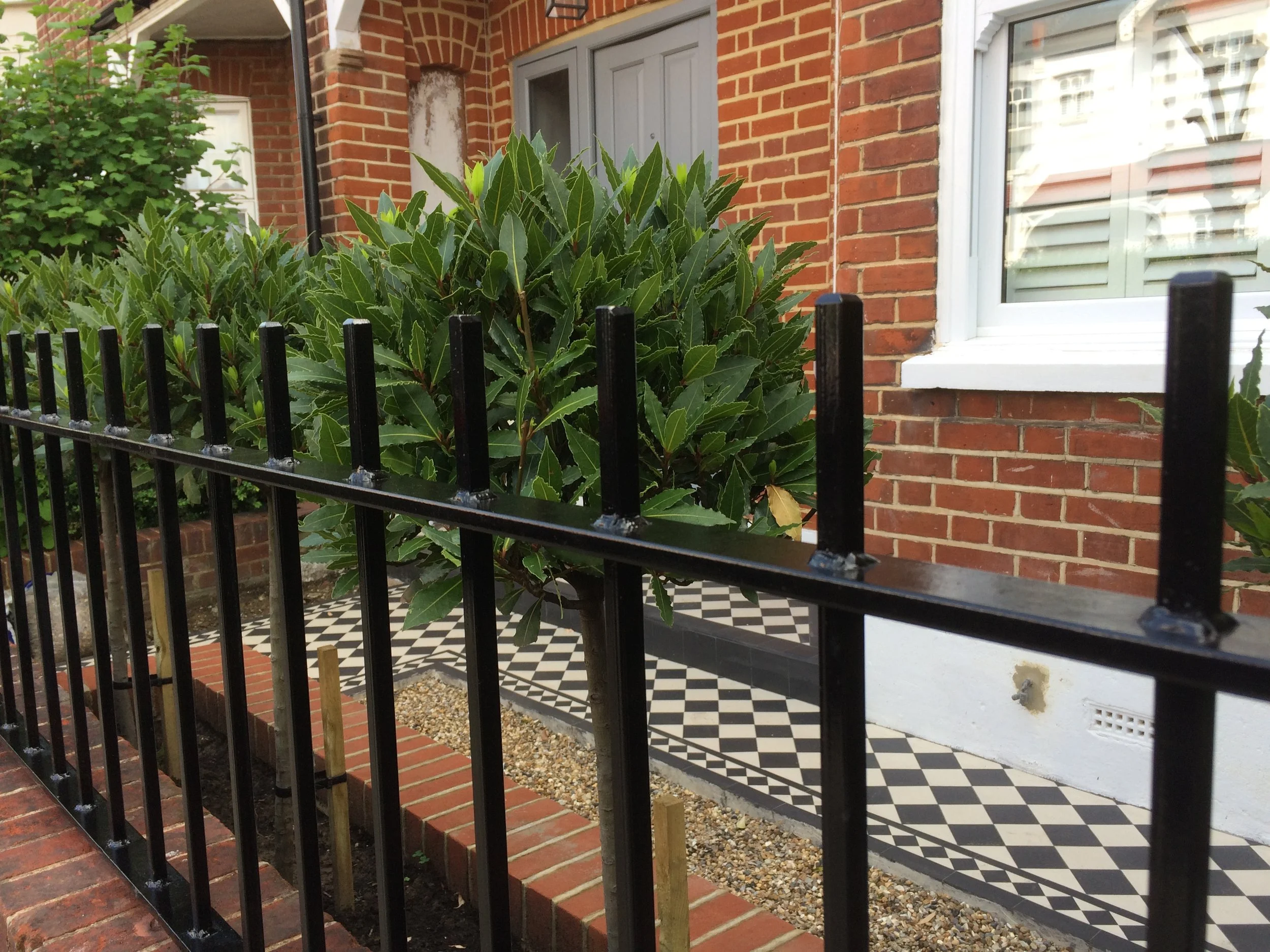  clean and simple rail top detail 