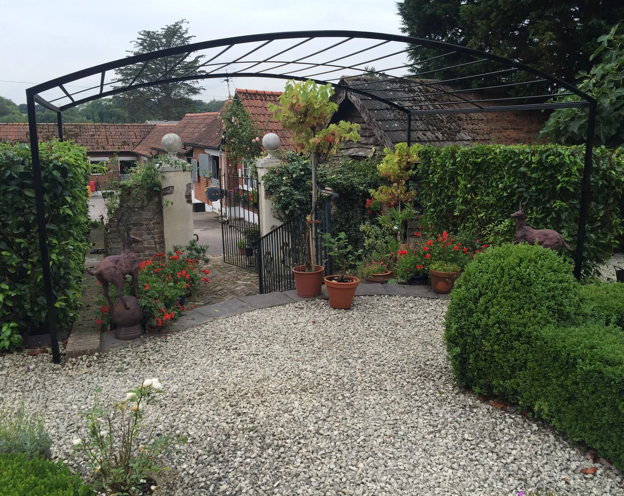  Grape vine Arbor in a sweet mediterranean garden for a race house breeder on the famous Epsom downs&nbsp; 