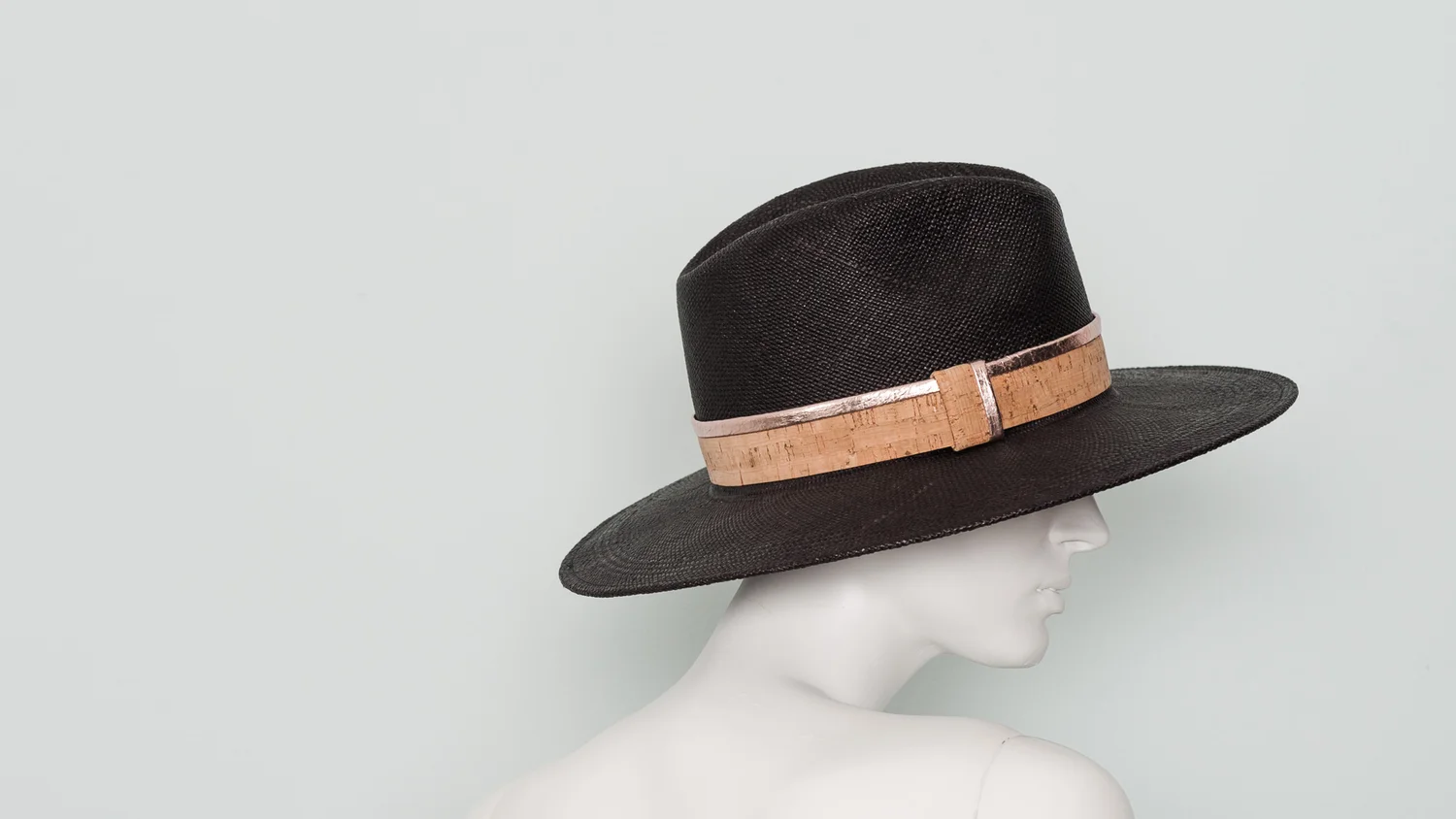 SPRING/SUMMER 16 — NOEL STEWART Millinery display picture 1