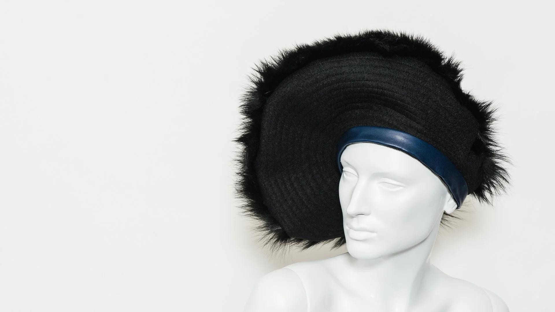 Giant wool beret with toscana tip