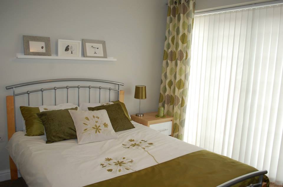 bed - garden room.jpg