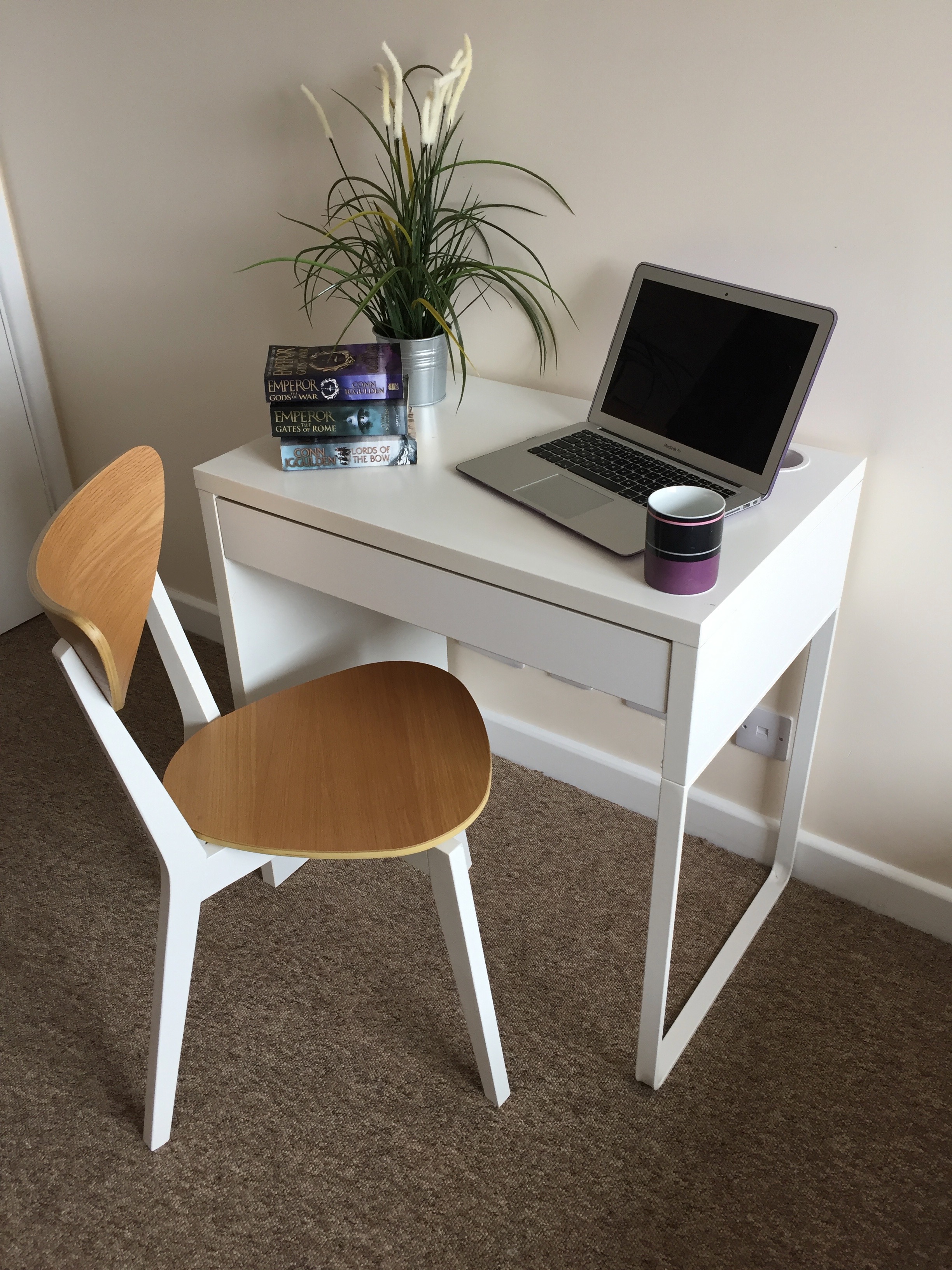 Room 3 - desk.jpg