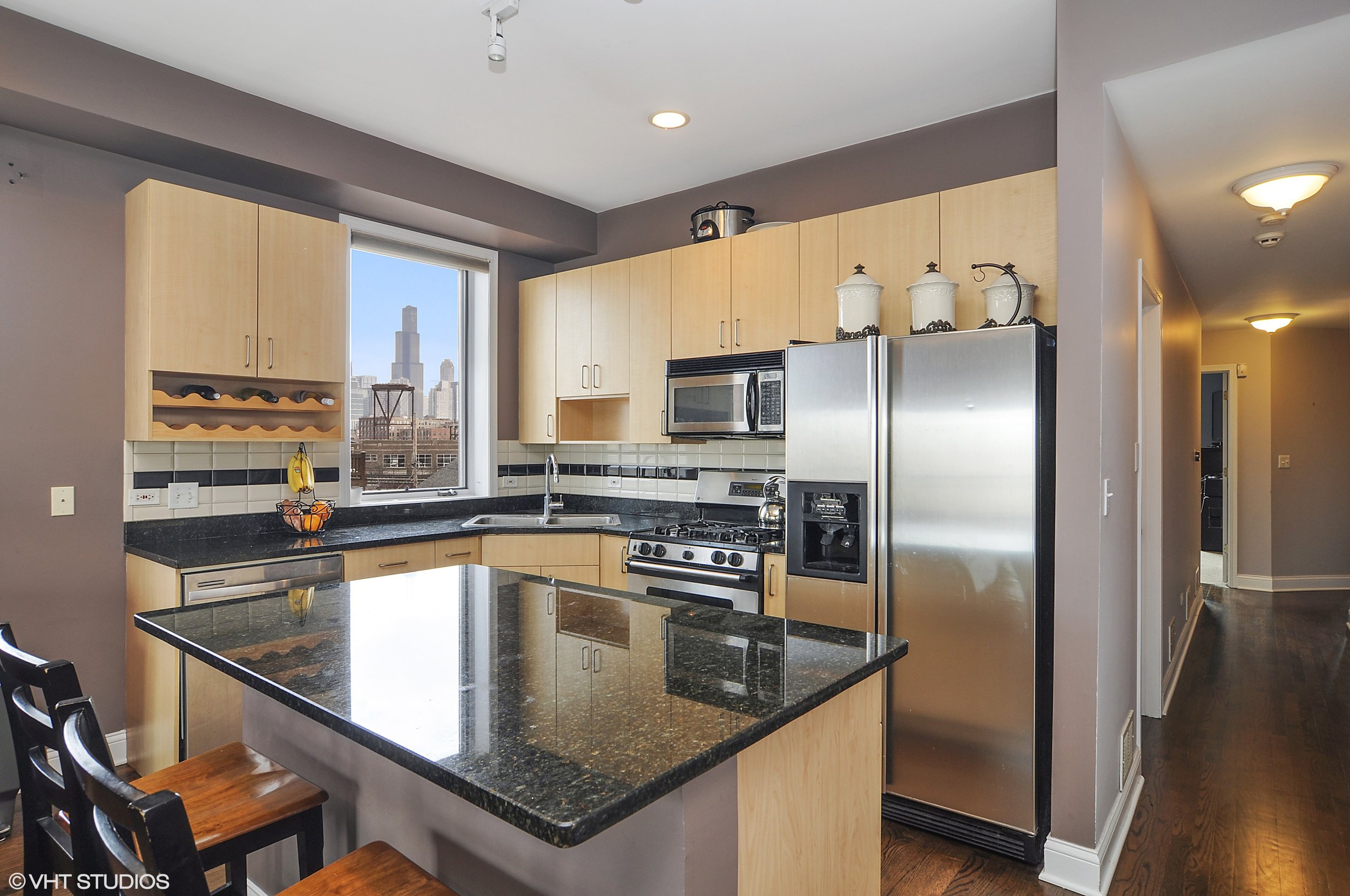 03_1369WHubbardStreet_3E_5_Kitchen_HiRes.jpg