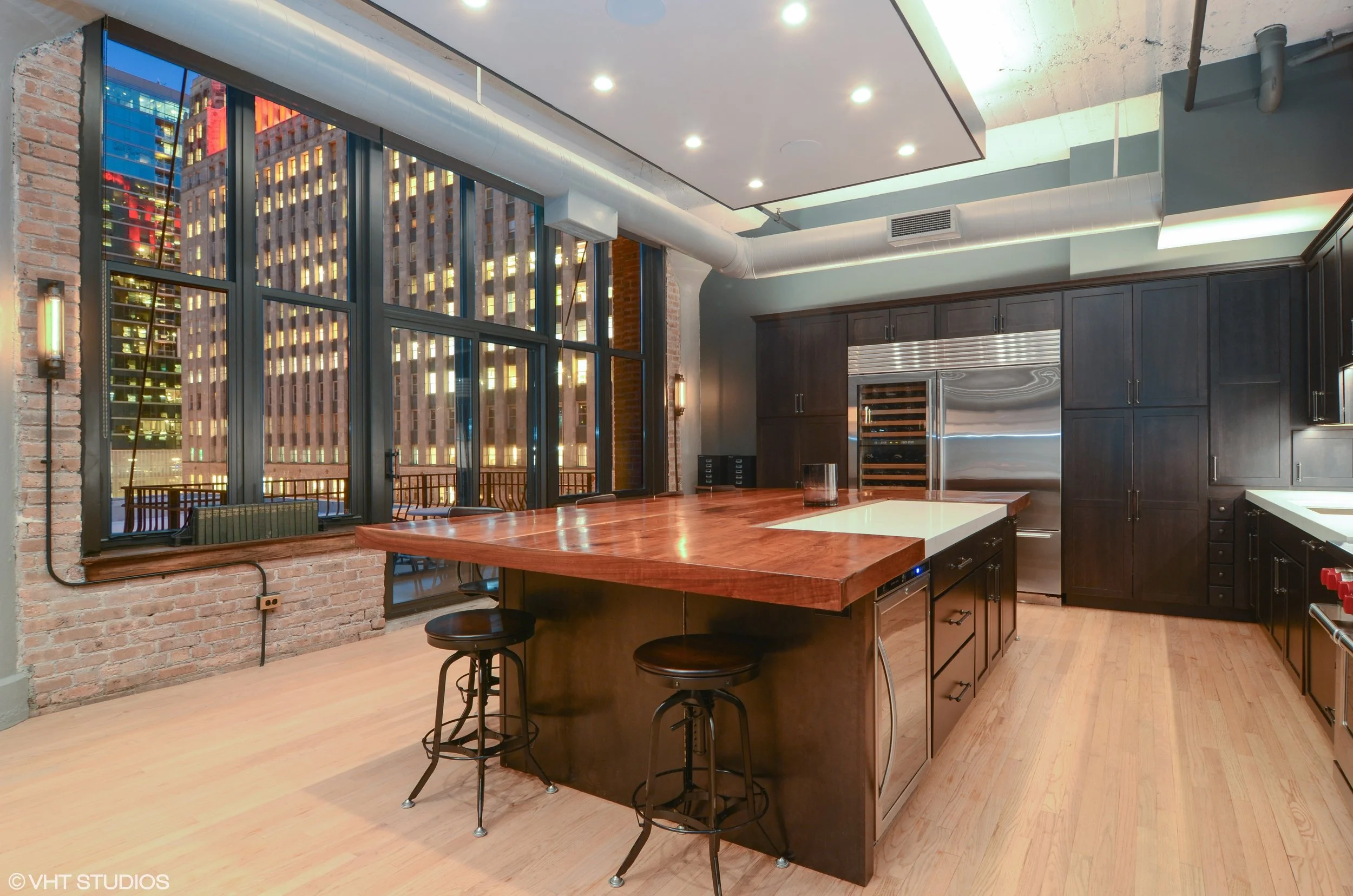 333 W Hubbard St Unit 610 | 3 Bed | 2.1 Bath - 2300 Square Feet