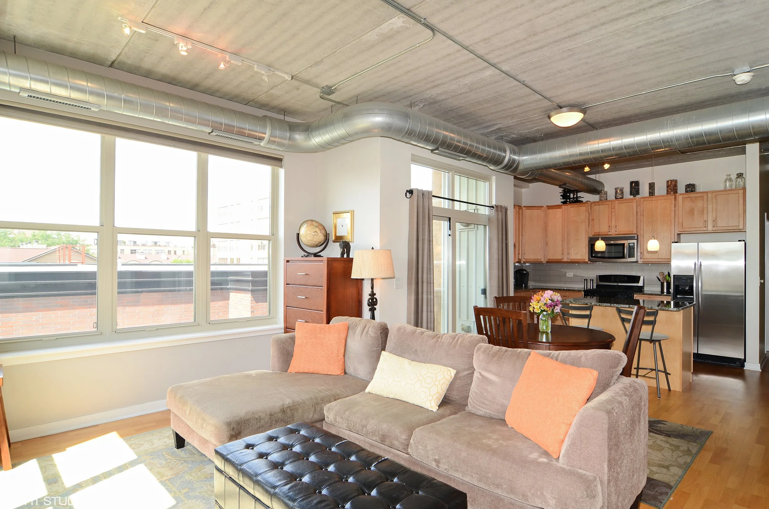 1_1228WMonroe_401_1_LivingRoom_HiRes.jpg