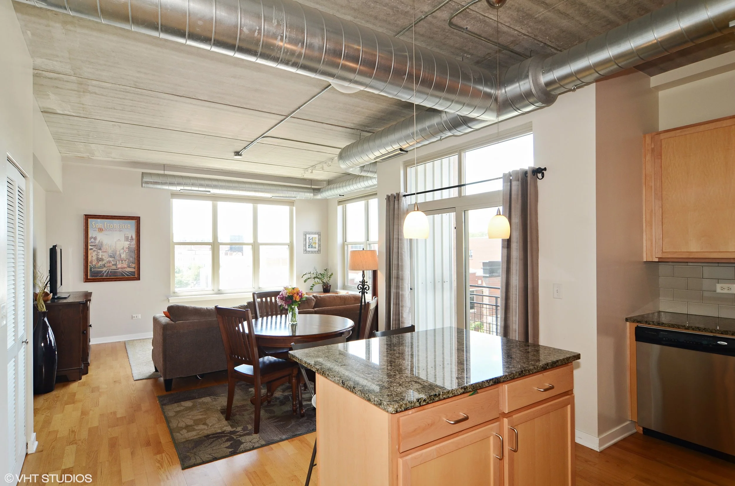2_1228WMonroe_401_91_KitchenLivingRoom_HiRes.jpg