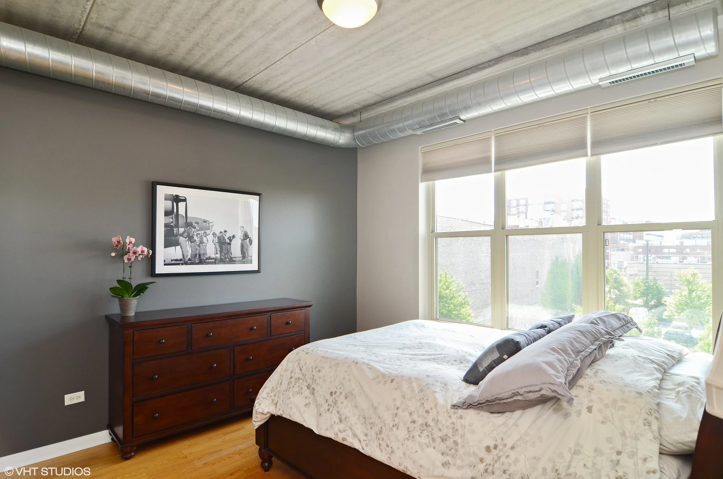 3_1228WMonroe_401_14_MasterBedroom_HiRes.jpg