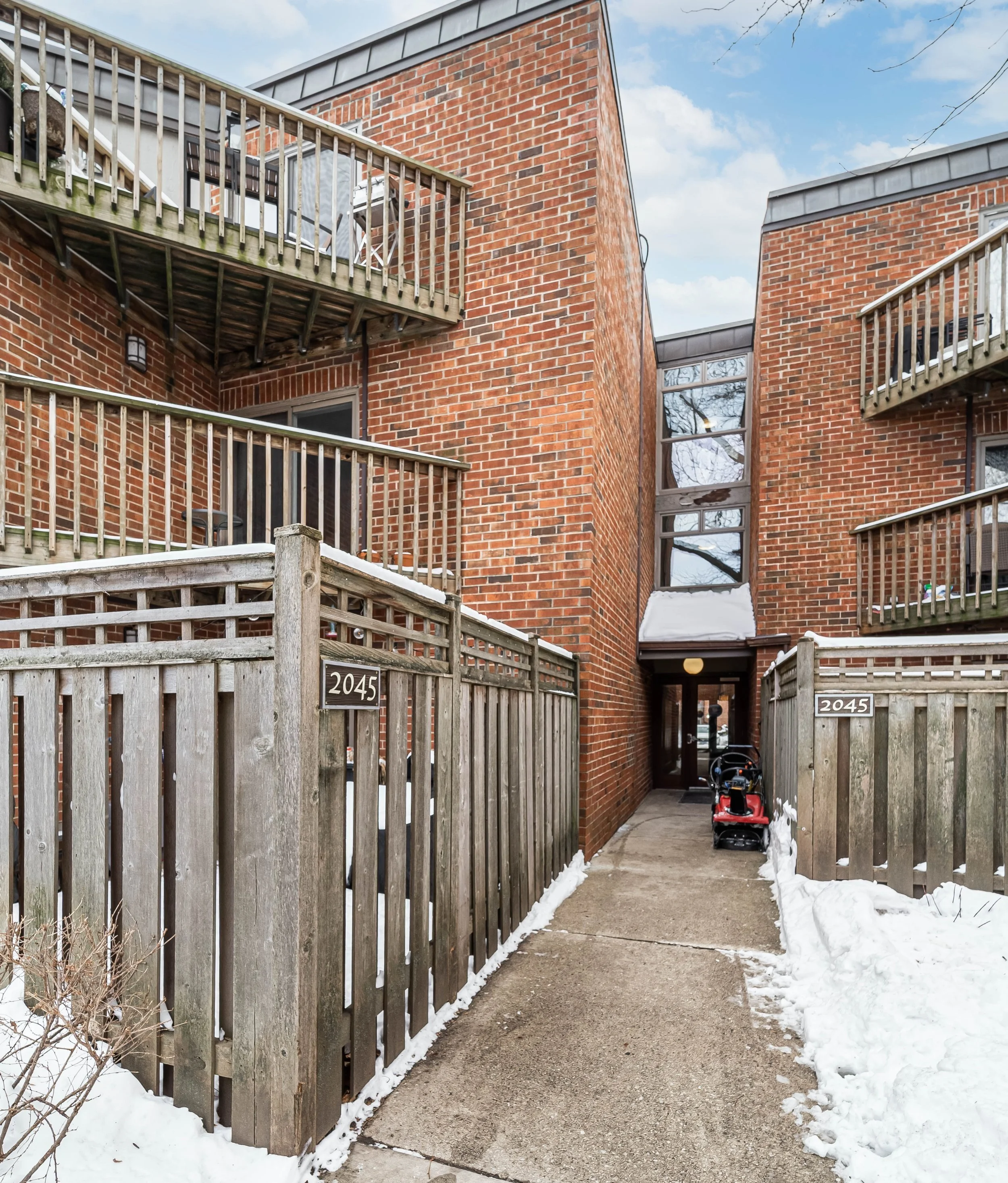 Lincoln Park Property For Sale | 2045 N Larrabee St #305