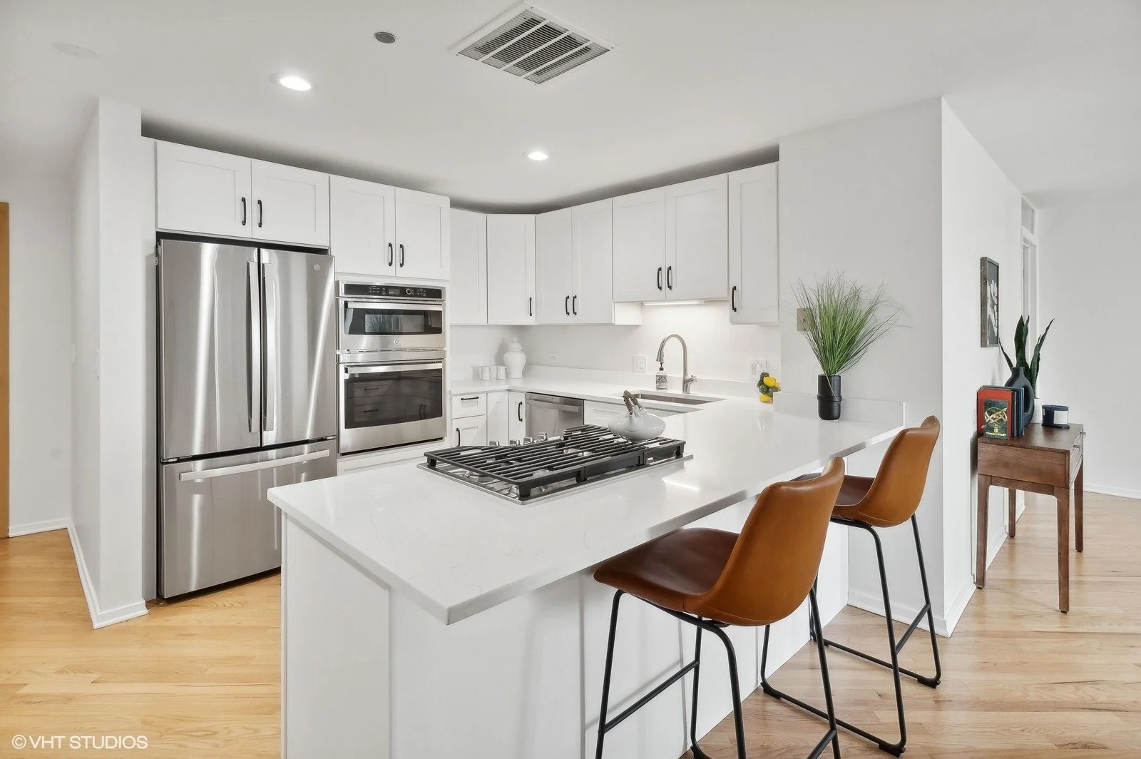 South Loop Real Estate for Sale | 910 S Michigan Ave Unit 1813 | 2 Bed 1.1 Bath