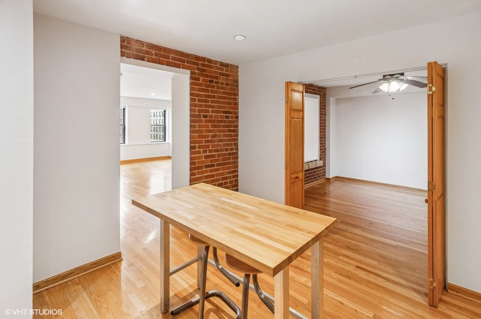 09_40E9thSt_Unit903_2018_Large.jpg