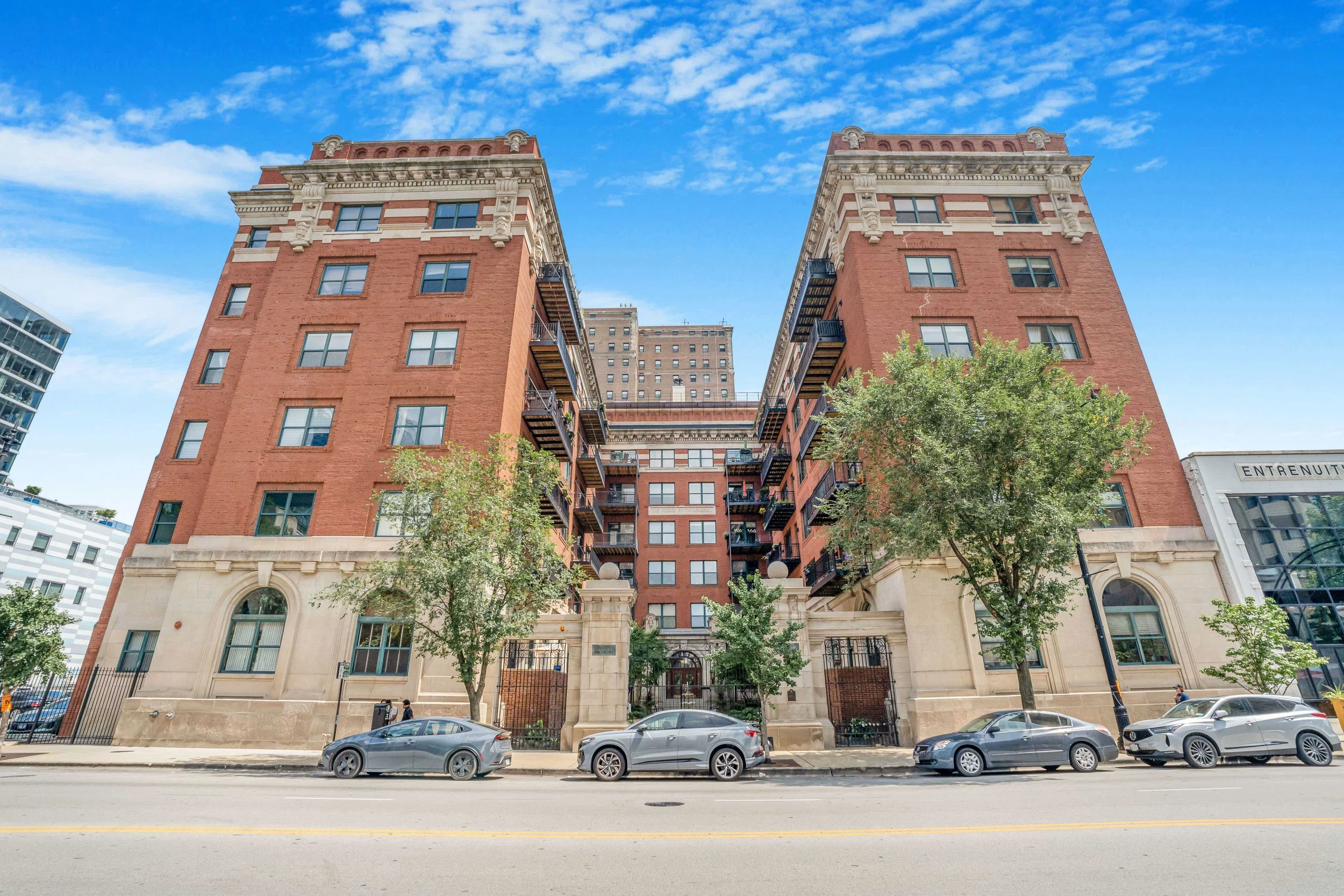 South Loop Real Estate | 1439 S Michigan Ave | 2 Bed 2 Bath + Den