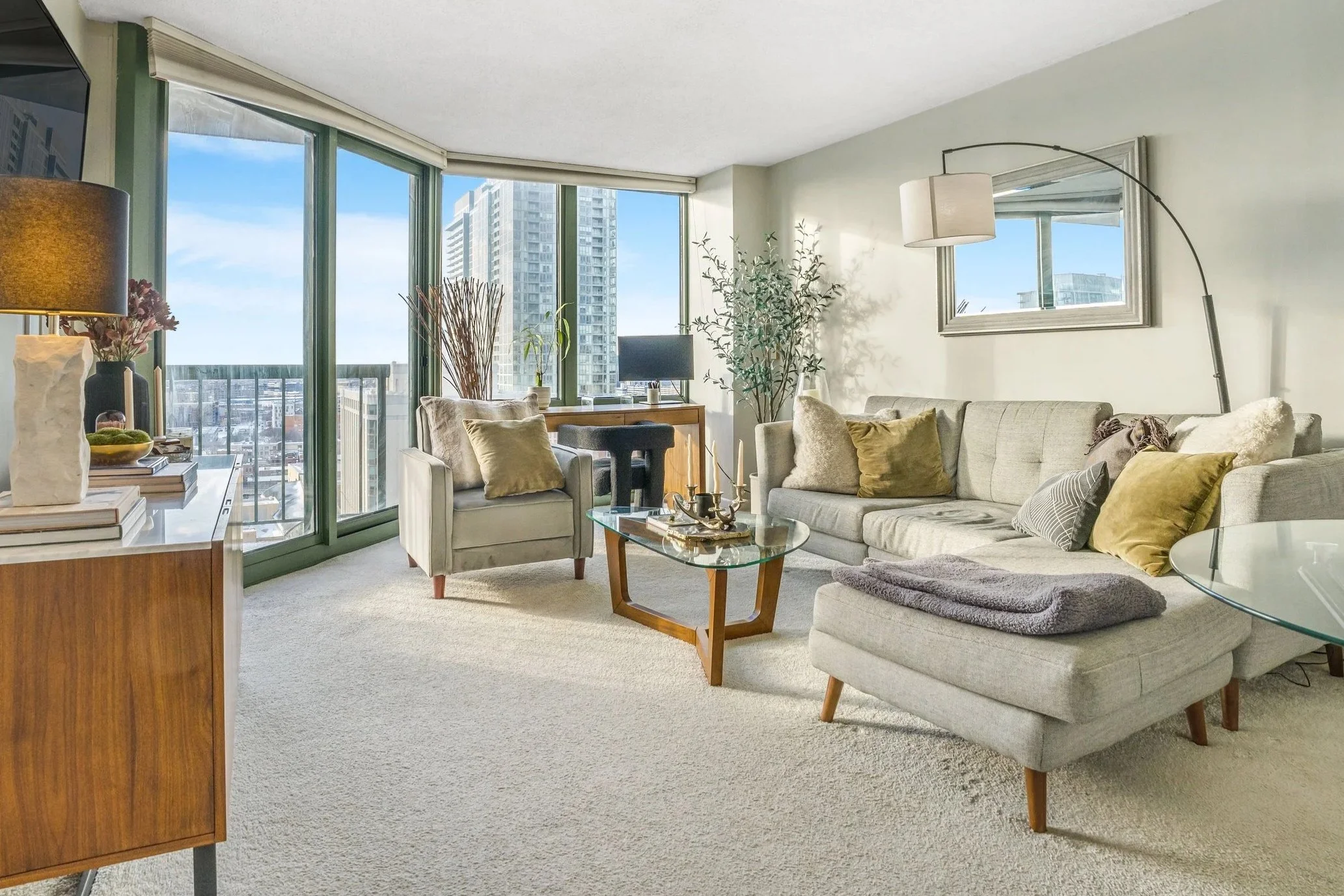 Gold Coast Real Estate | 111 W. Maple St. #1809 | 1 Bed 1 Bath